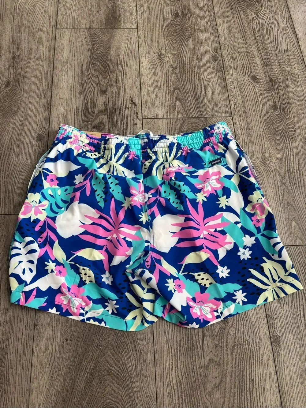 Chubbies men Navy Tropical Floral Swim Shorts
